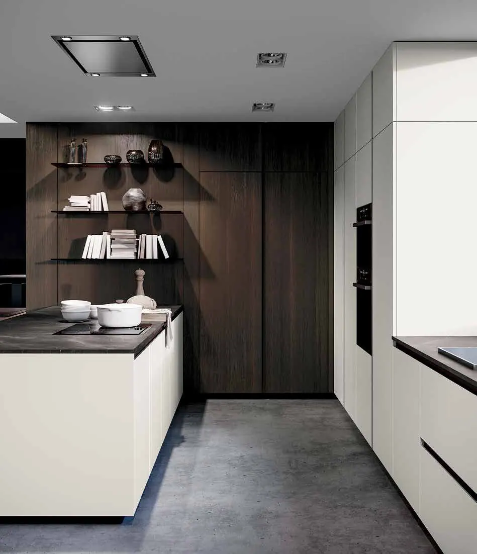 Cucina KYTON, foto di catalogo: composizione in Rovere Termocotto e Bianco Traffico (finitura scelta: Rovere Termocotto)